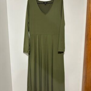 Like new Alfani Long Sleeve midi Olive Dress with pockets